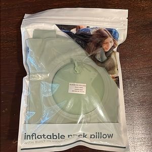 NWT Inflatable Neck Pillow With Built In Hand Pump, Green